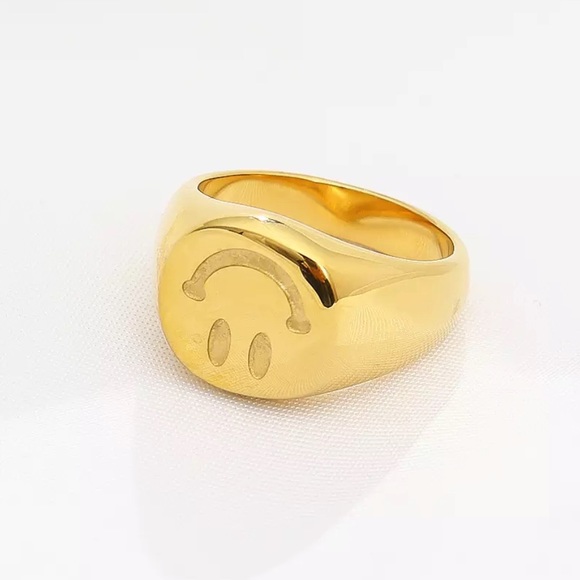 New Smile 18K Gold Happy Face Ring - Picture 5 of 7